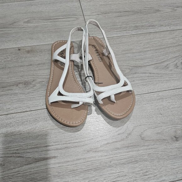 Wells Sandals for women Size 7 Color Brown with white straps - Picture 1 of 4